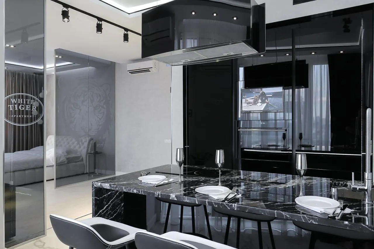 White Tiger Apartment In Smart Plaza Kijów