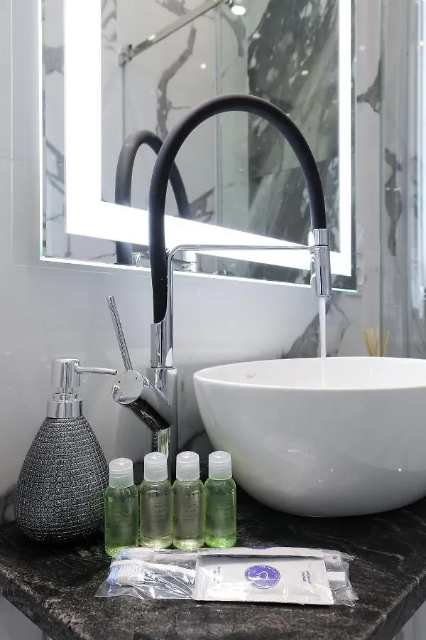 White Tiger Apartment In Smart Plaza Kiev Ucrania